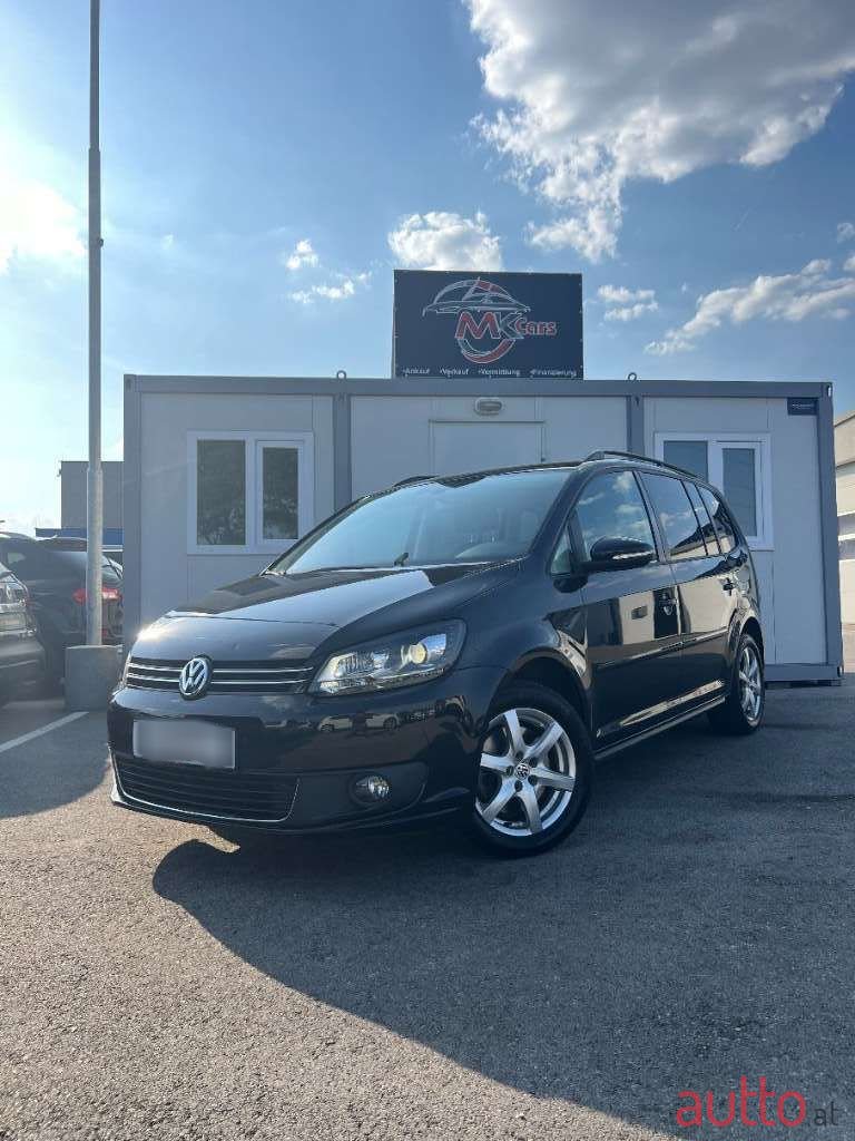 2012' Volkswagen Touran photo #2