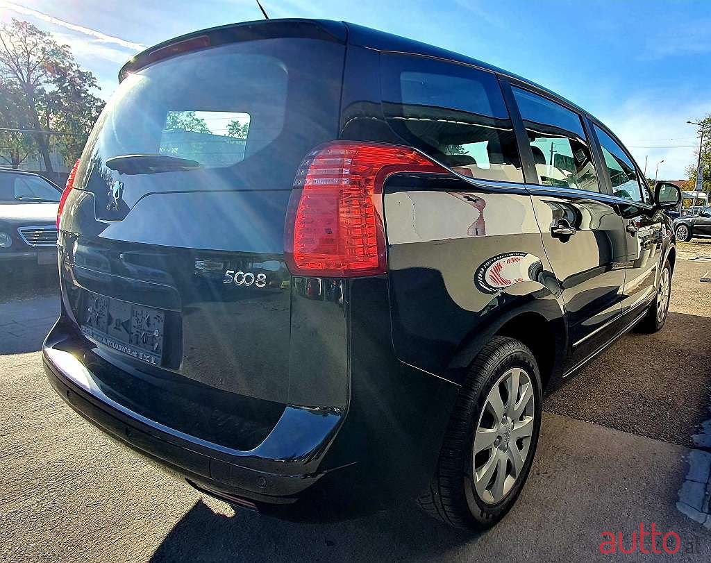 2010' Peugeot 5008 photo #4