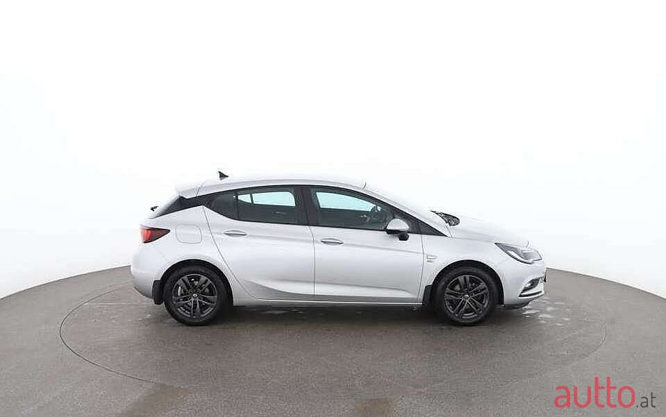 2019' Opel Astra photo #2