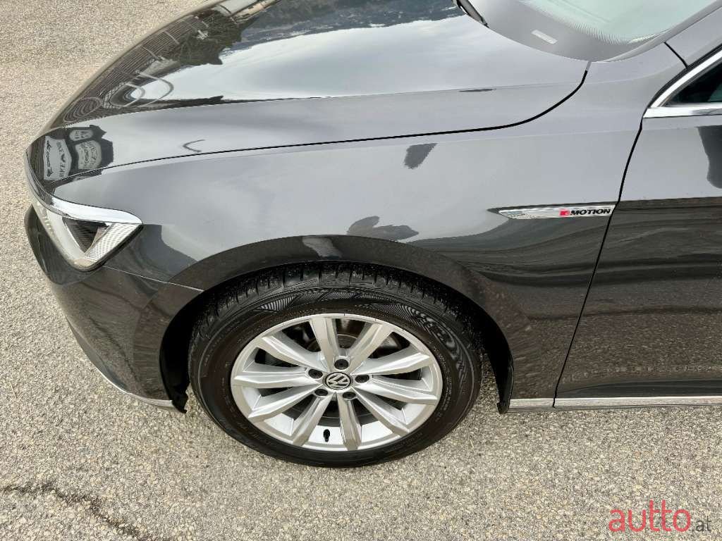 2018' Volkswagen Passat photo #5