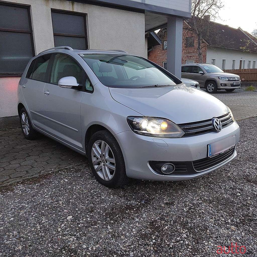 2013' Volkswagen Golf photo #1