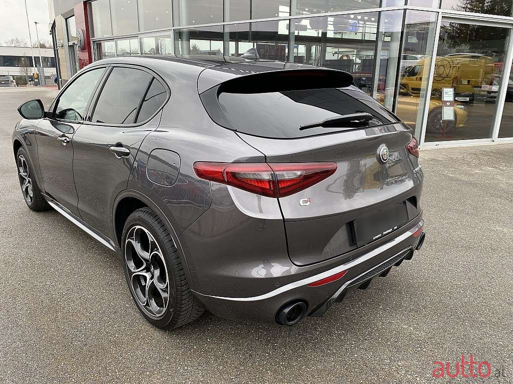 2022' Alfa Romeo Stelvio photo #6