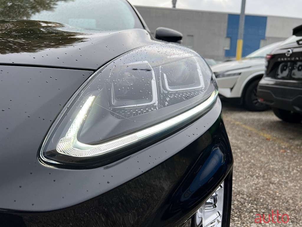 2022' Ford Kuga photo #3