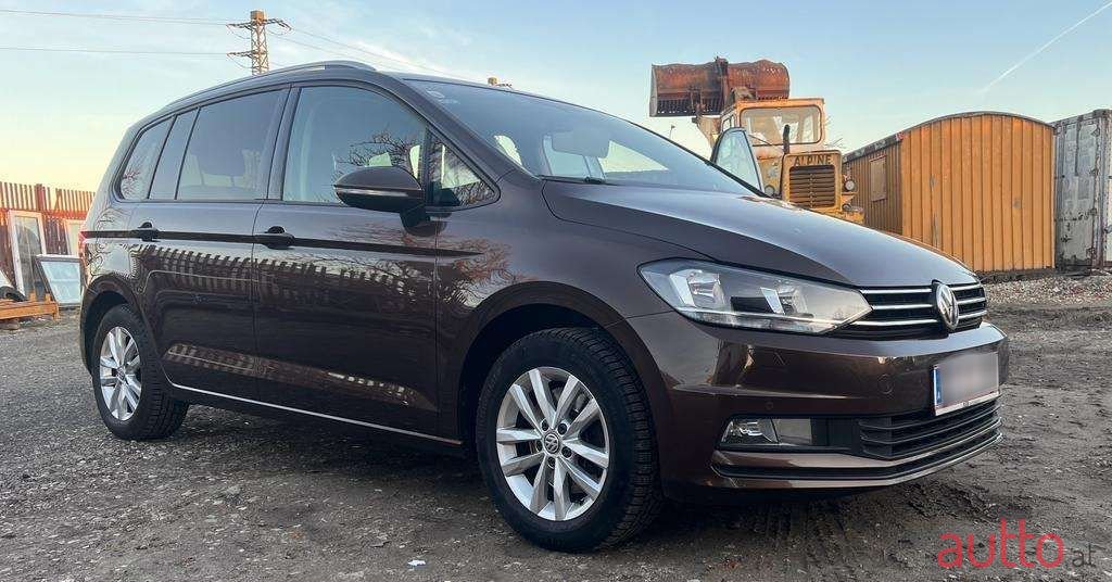 2016' Volkswagen Touran photo #1