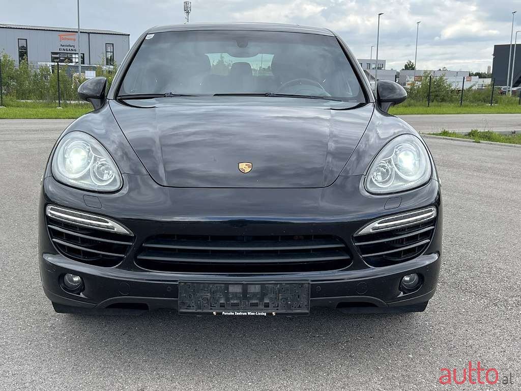 2010' Porsche Cayenne photo #2
