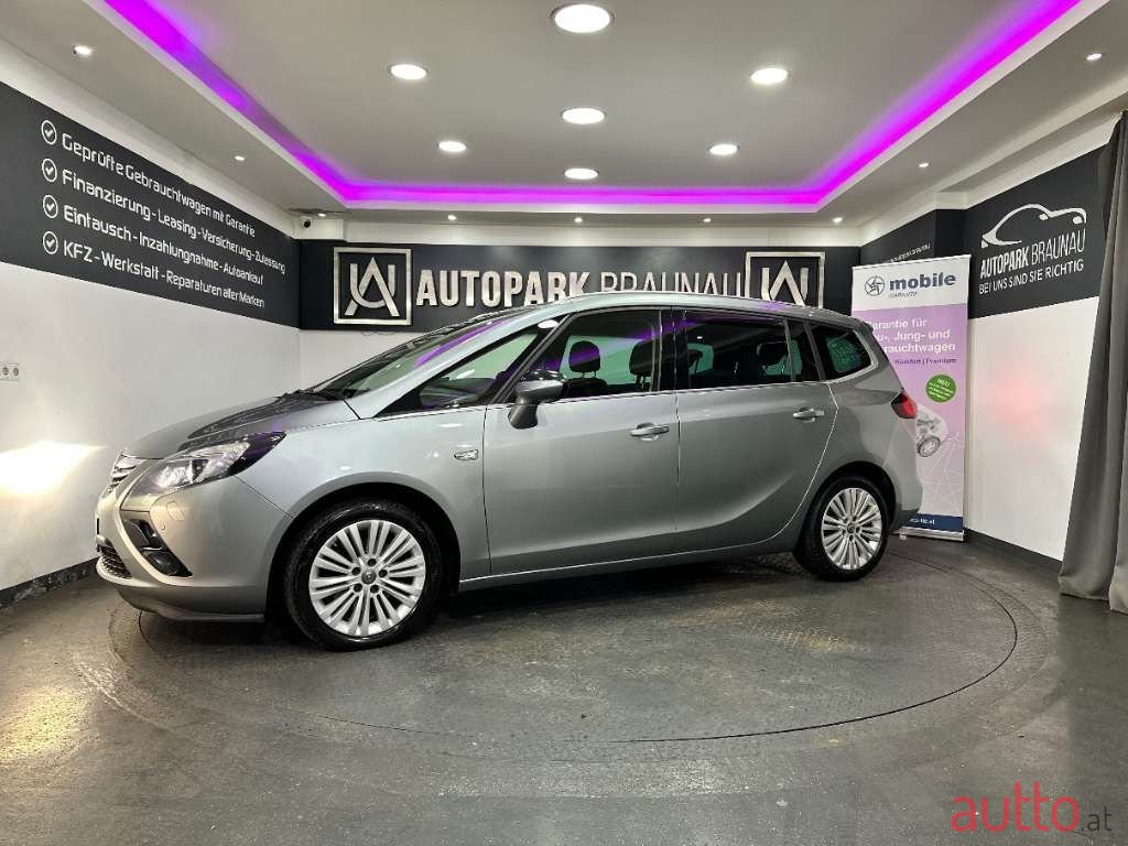 2015' Opel Zafira photo #2