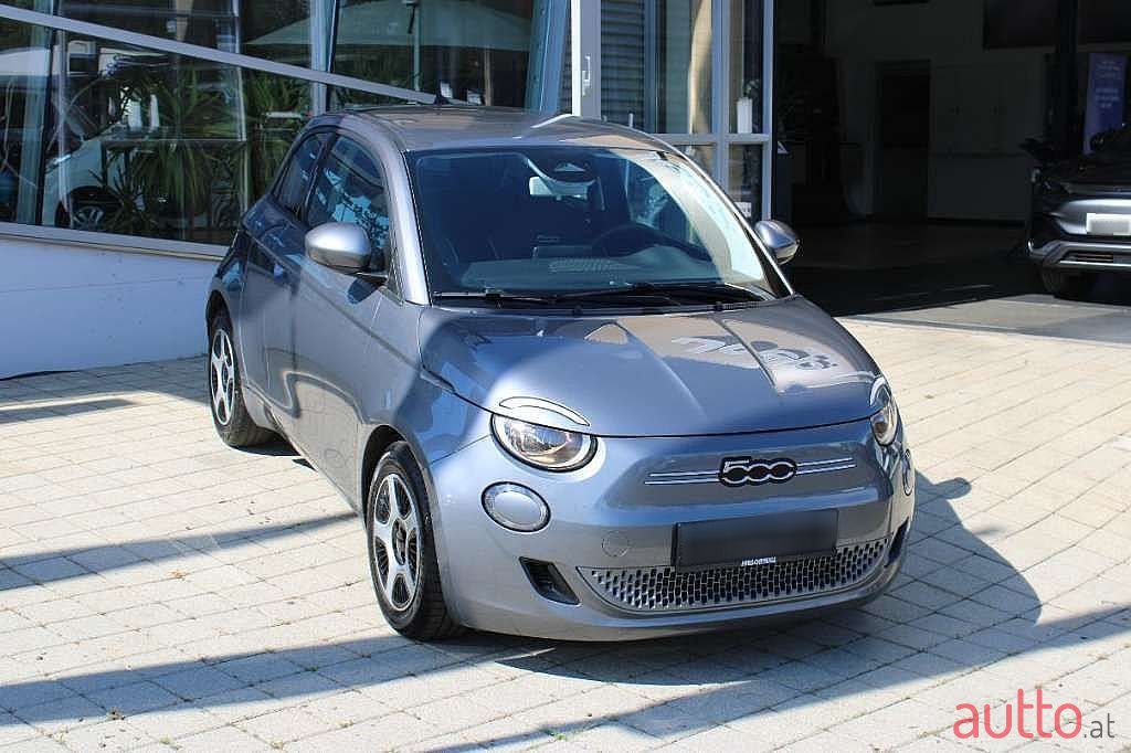 2021' Fiat 500e photo #2