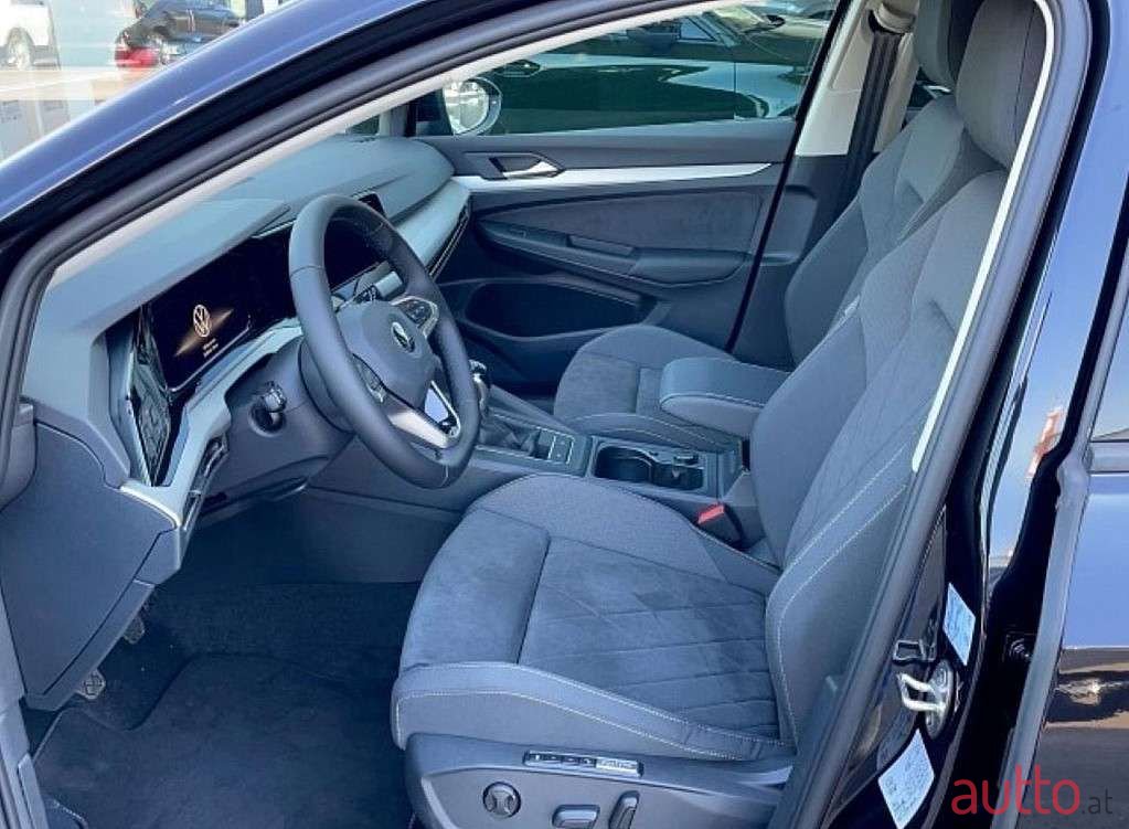 2023' Volkswagen Golf photo #5