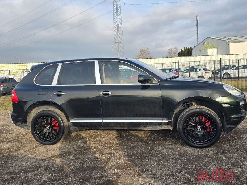 2009' Porsche Cayenne photo #4