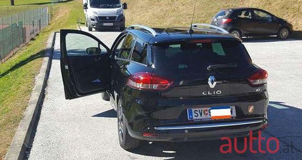 2013' Renault Clio photo #2