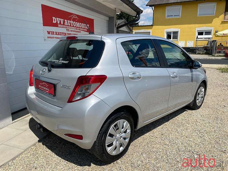 2012' Toyota Yaris photo #3