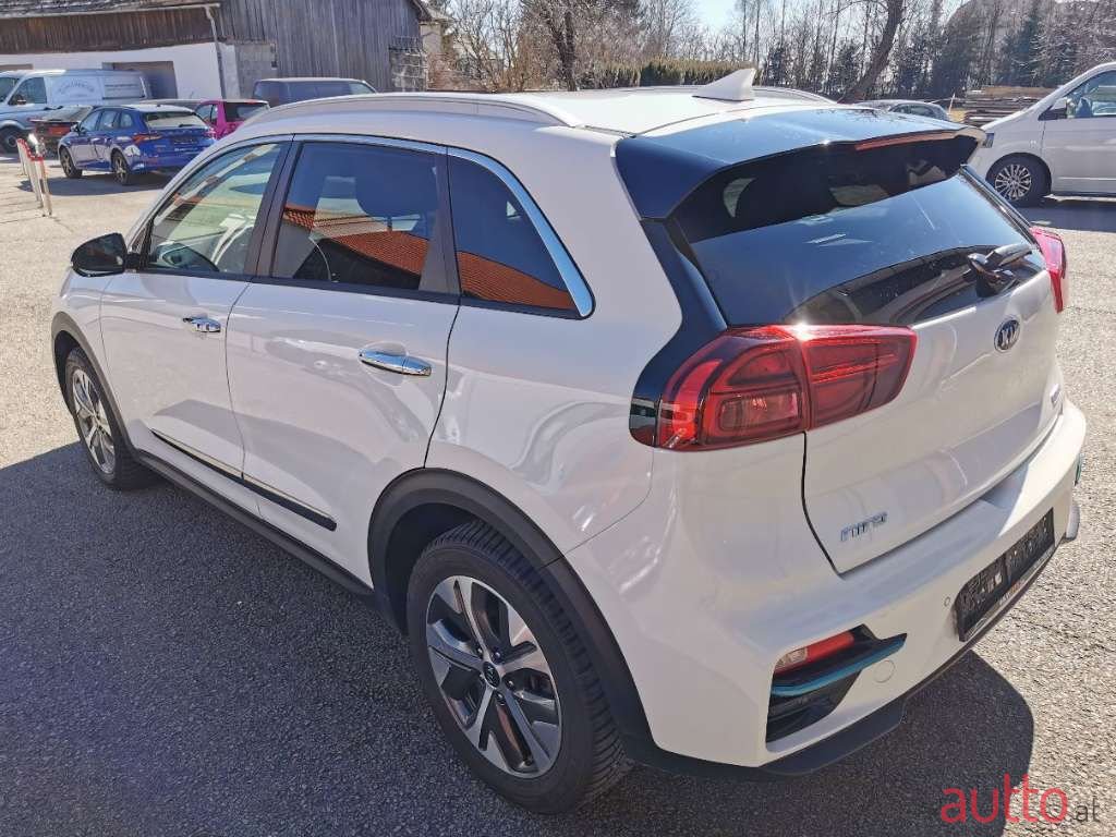 2020' Kia Niro photo #4