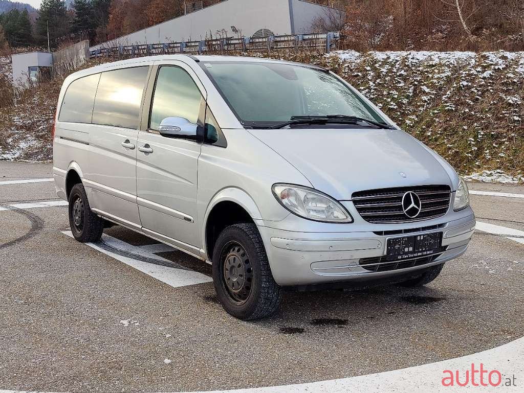 2009' Mercedes-Benz Viano photo #5
