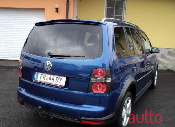 2008' Volkswagen Touran photo #1