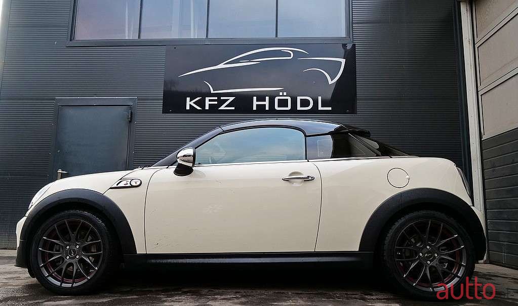 2011' MINI Coupé photo #5