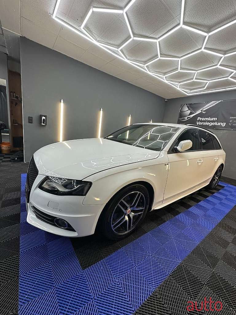 2010' Audi A4 photo #1