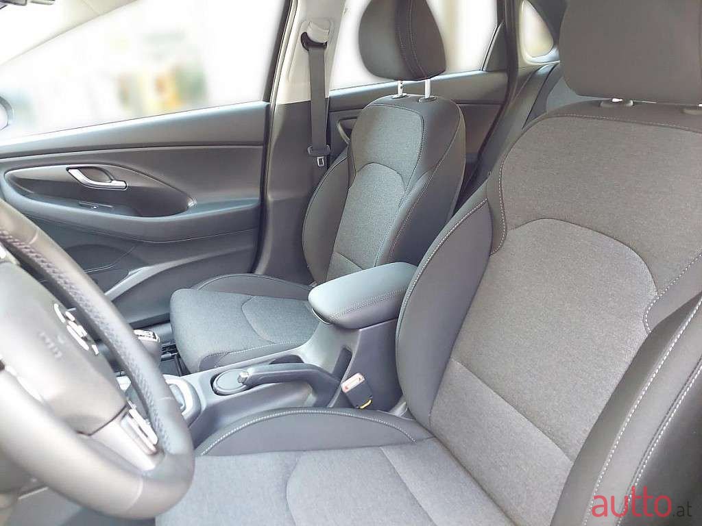 2022' Hyundai i30 photo #4