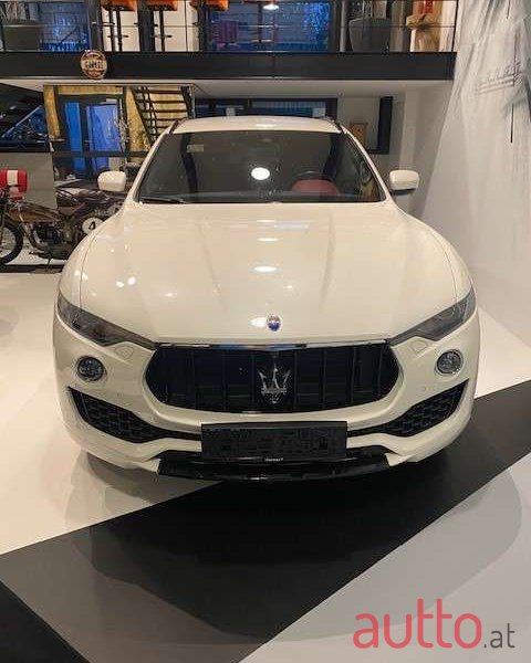 2017' Maserati Levante photo #3
