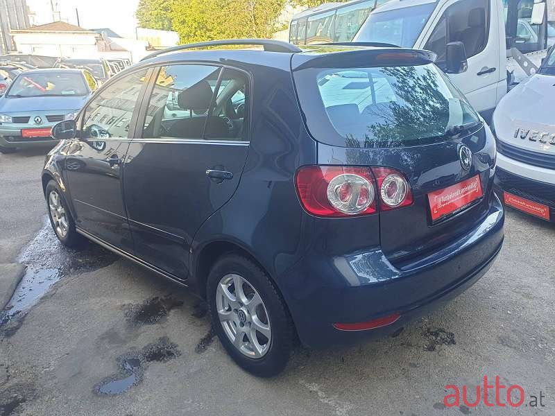 2010' Volkswagen Golf photo #2