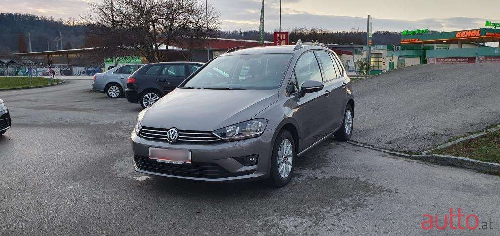 2015' Volkswagen Golf photo #2