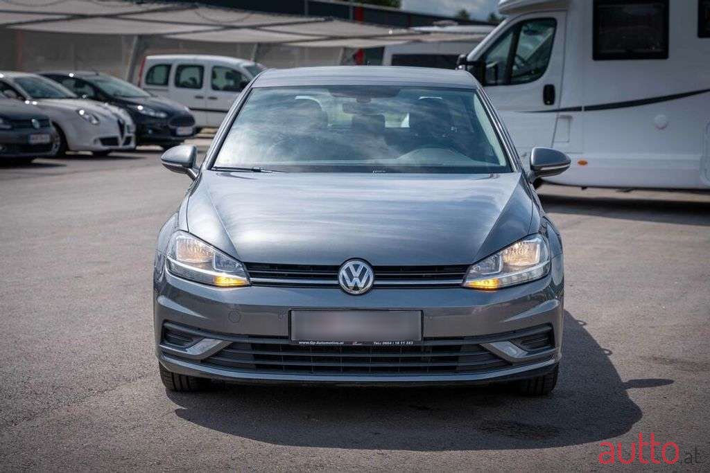 2018' Volkswagen Golf photo #6