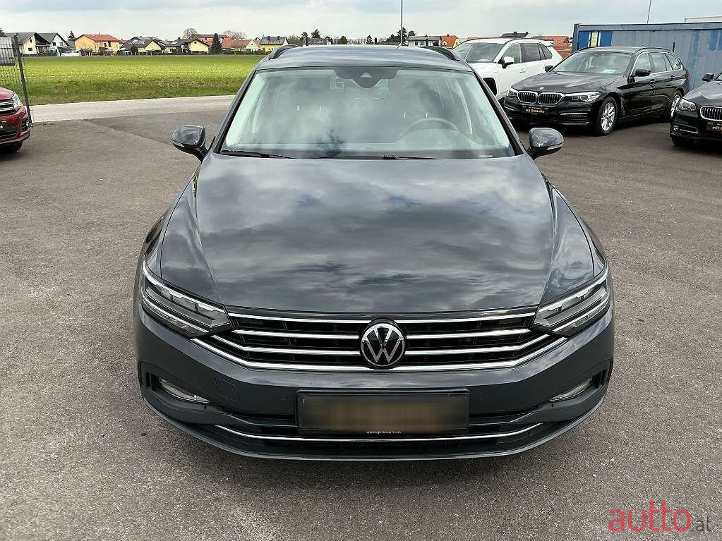 2021' Volkswagen Passat photo #2