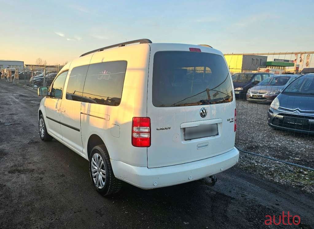 2011' Volkswagen Caddy photo #3