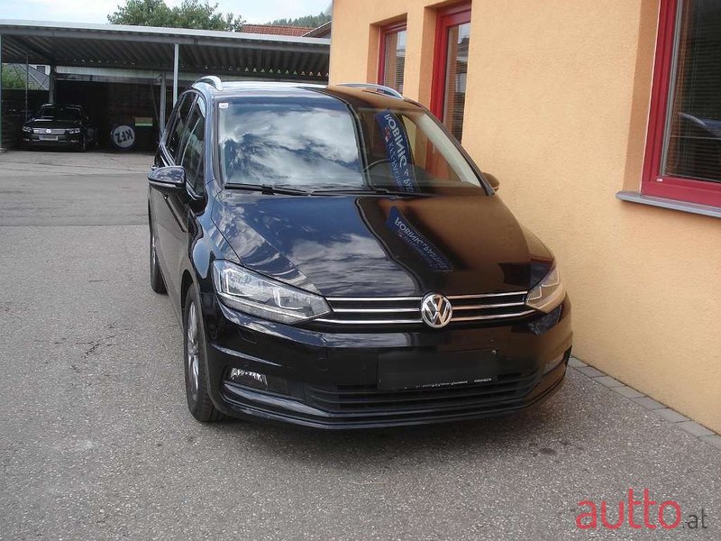 2018' Volkswagen Touran photo #1