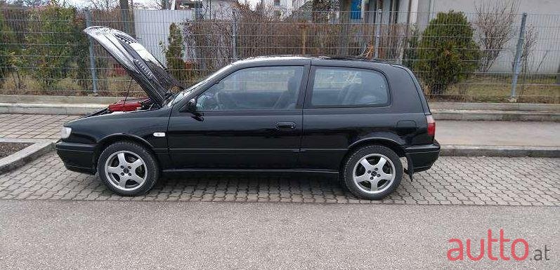 1992' Nissan Sunny photo #1