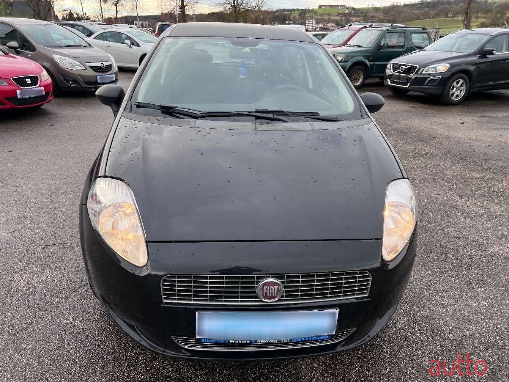 2009' Fiat Grande Punto photo #2