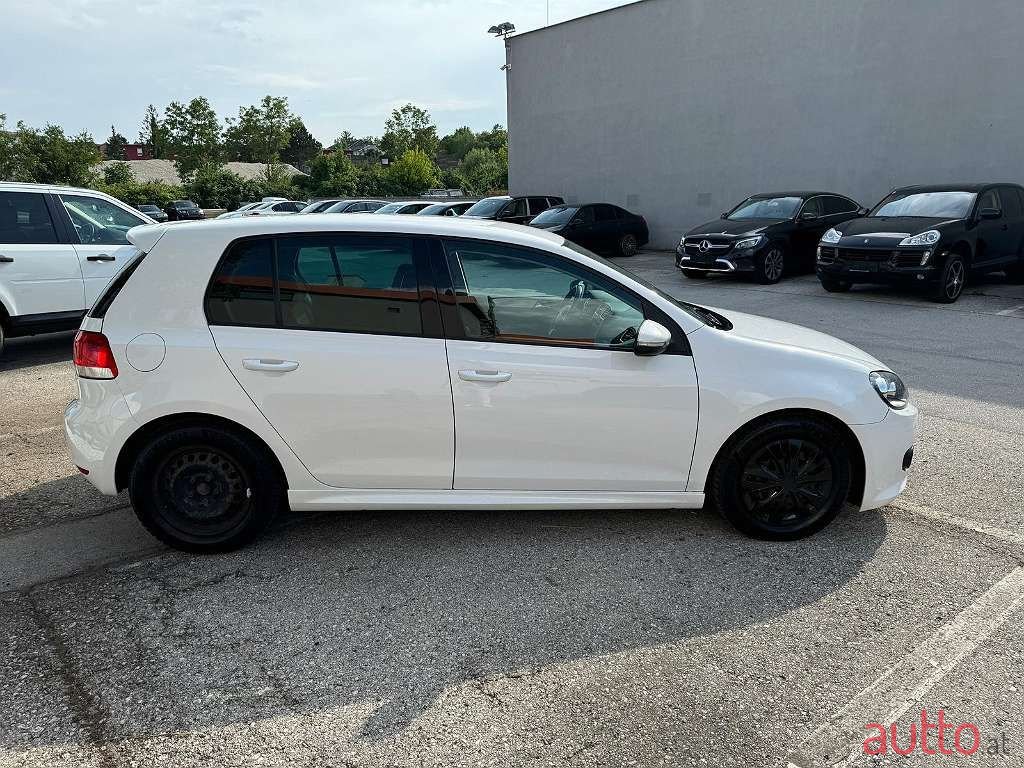 2010' Volkswagen Golf photo #5