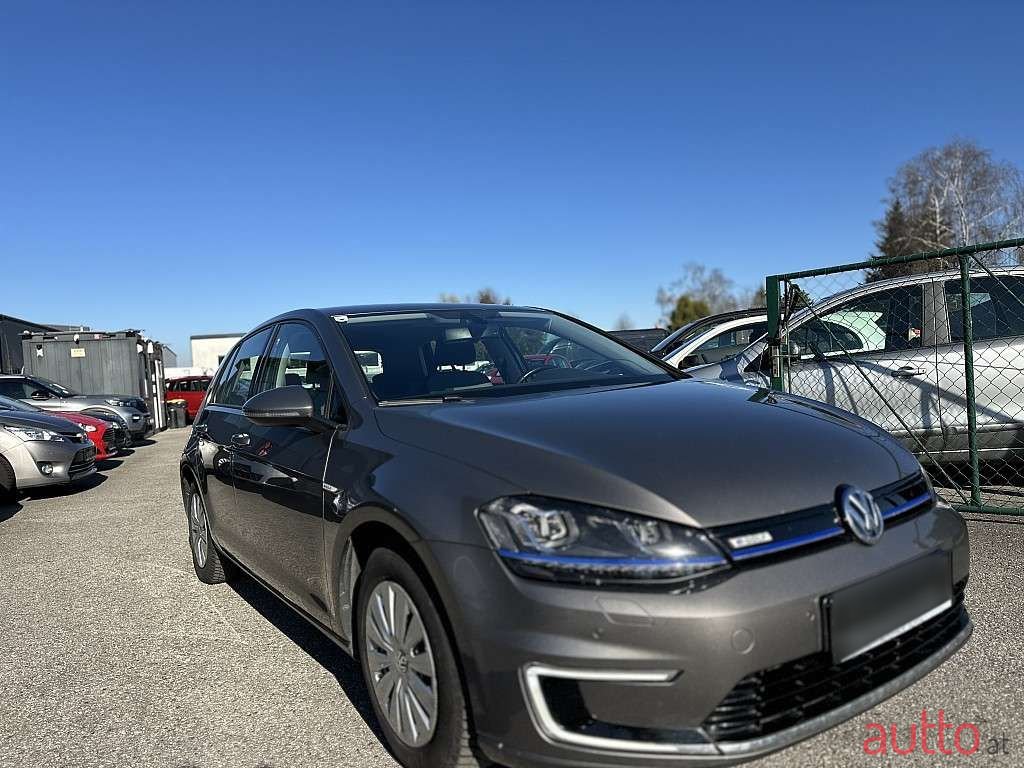 2016' Volkswagen Golf photo #3
