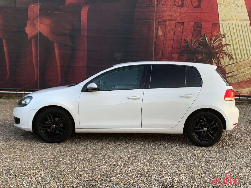 2010' Volkswagen Golf photo #2