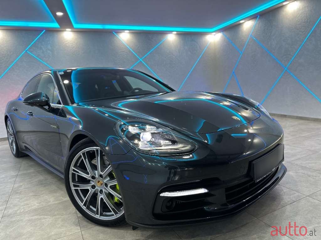 2019' Porsche Panamera photo #1
