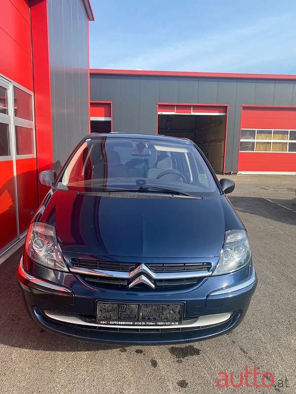 2012' Citroen C8 photo #1