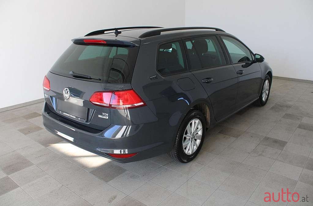 2016' Volkswagen Golf photo #2