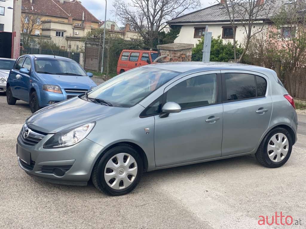 2011' Opel Corsa photo #2