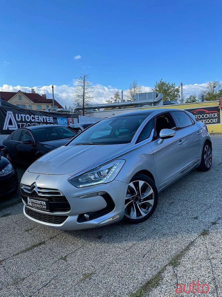 2012' Citroen DS5 photo #5