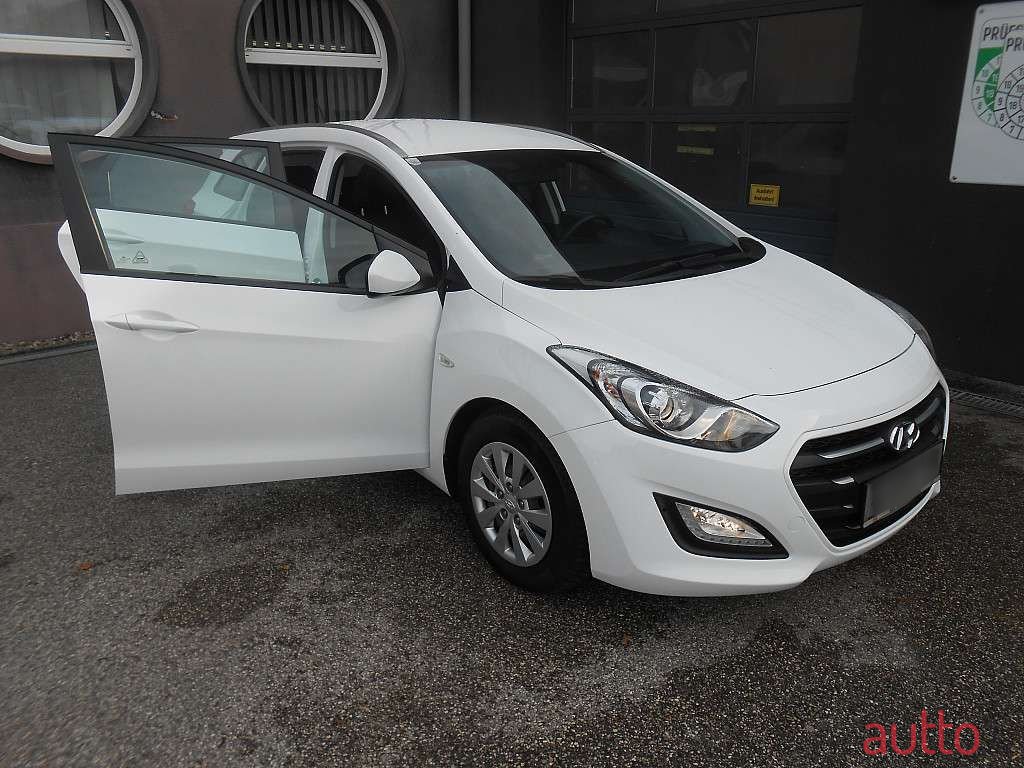 2016' Hyundai i30 photo #5