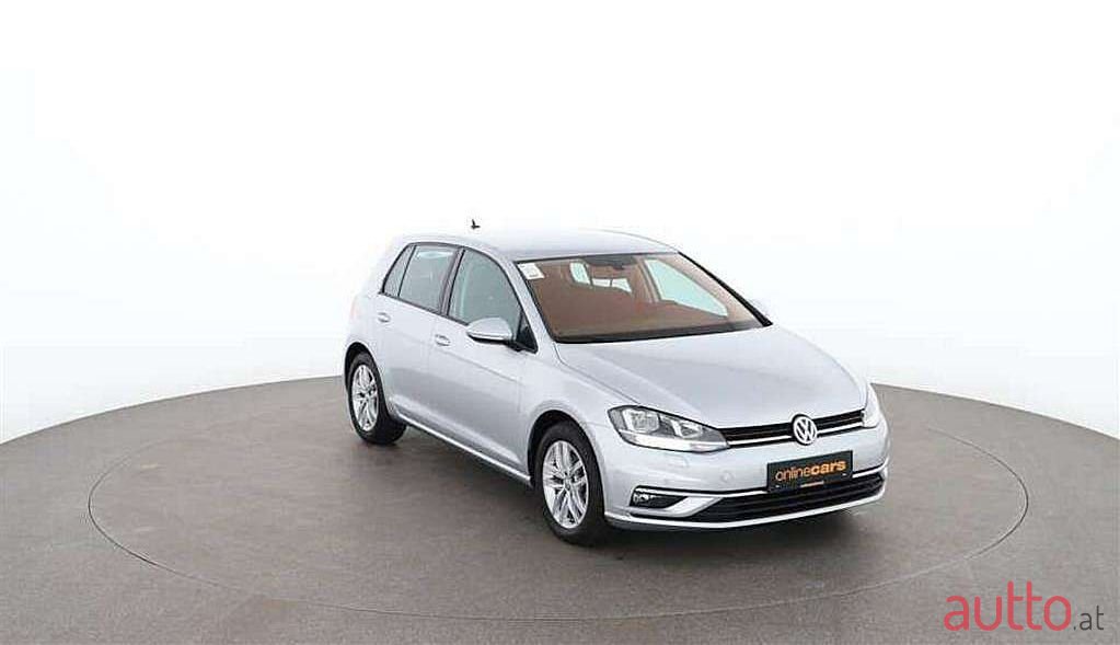 2019' Volkswagen Golf photo #6