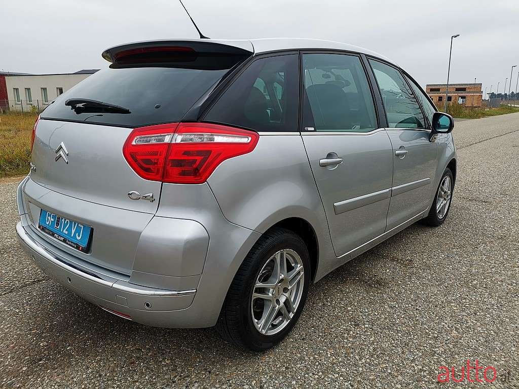 2009' Citroen C4 Picasso photo #6