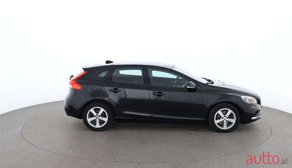 2017' Volvo V40 photo #1