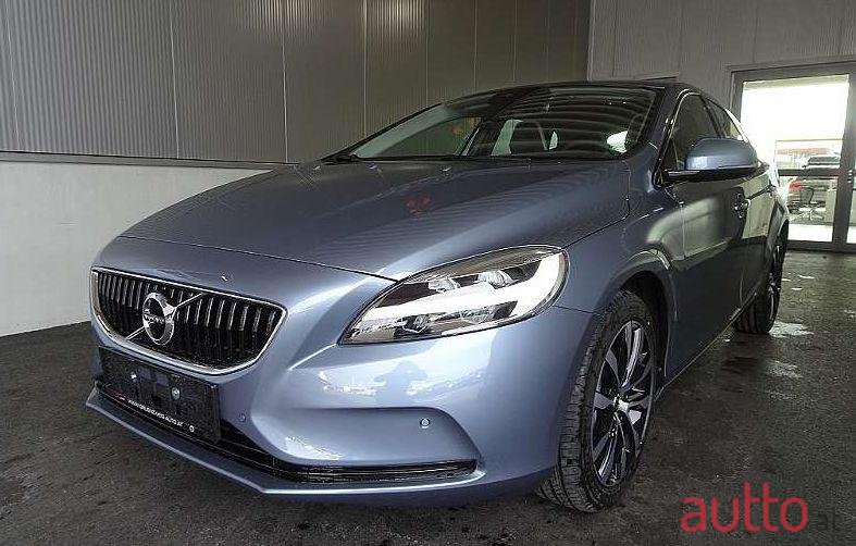 2019' Volvo V40 photo #1