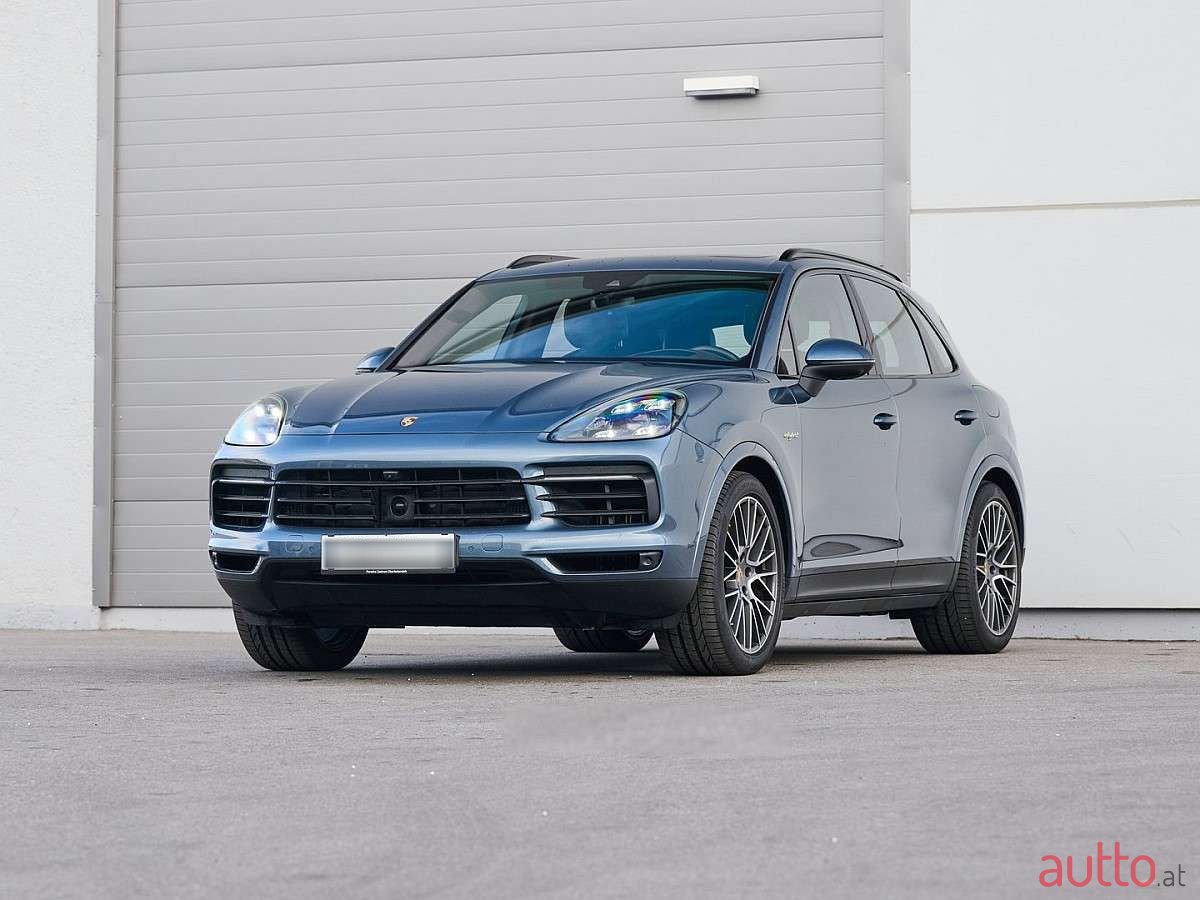 2020' Porsche Cayenne photo #1