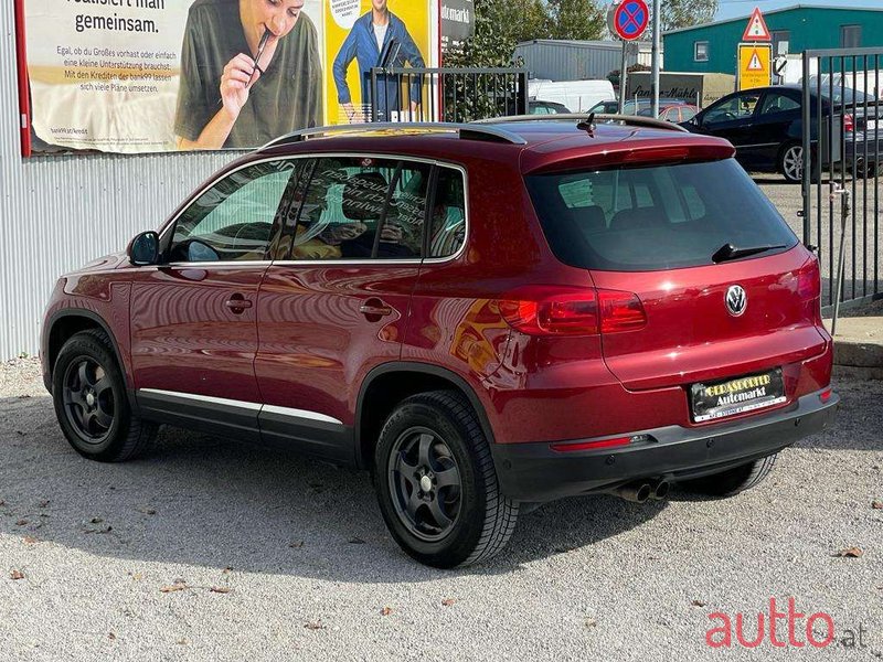 2012' Volkswagen Tiguan photo #6