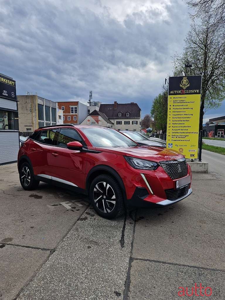 2020' Peugeot 2008 photo #4