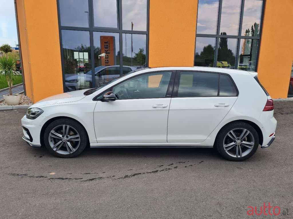 2019' Volkswagen Golf photo #2
