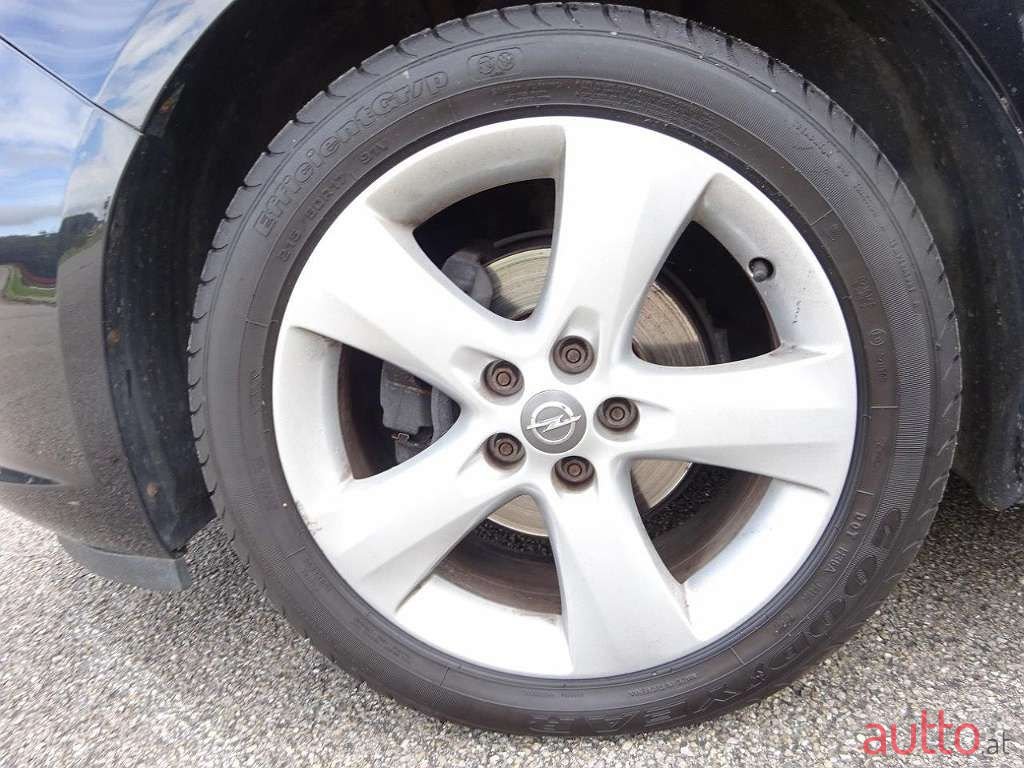 2015' Opel Astra photo #3