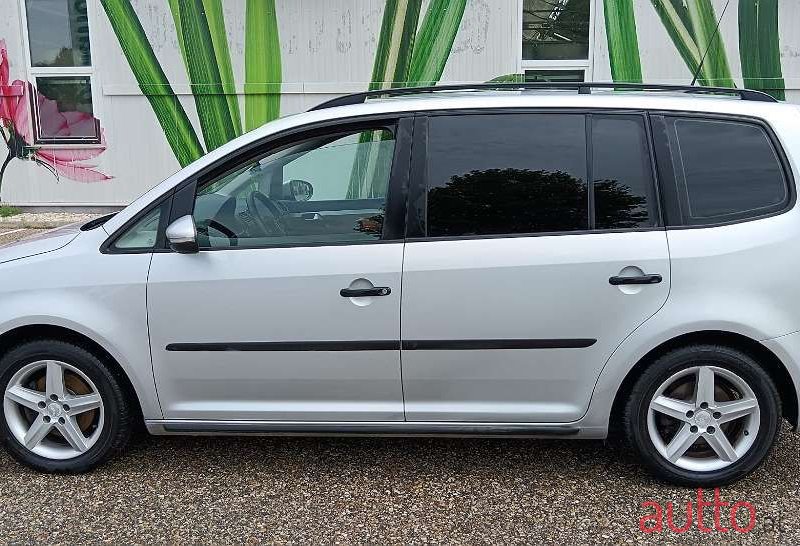 2013' Volkswagen Touran photo #6