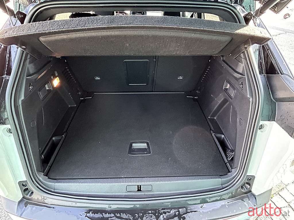 2023' Peugeot 3008 photo #3